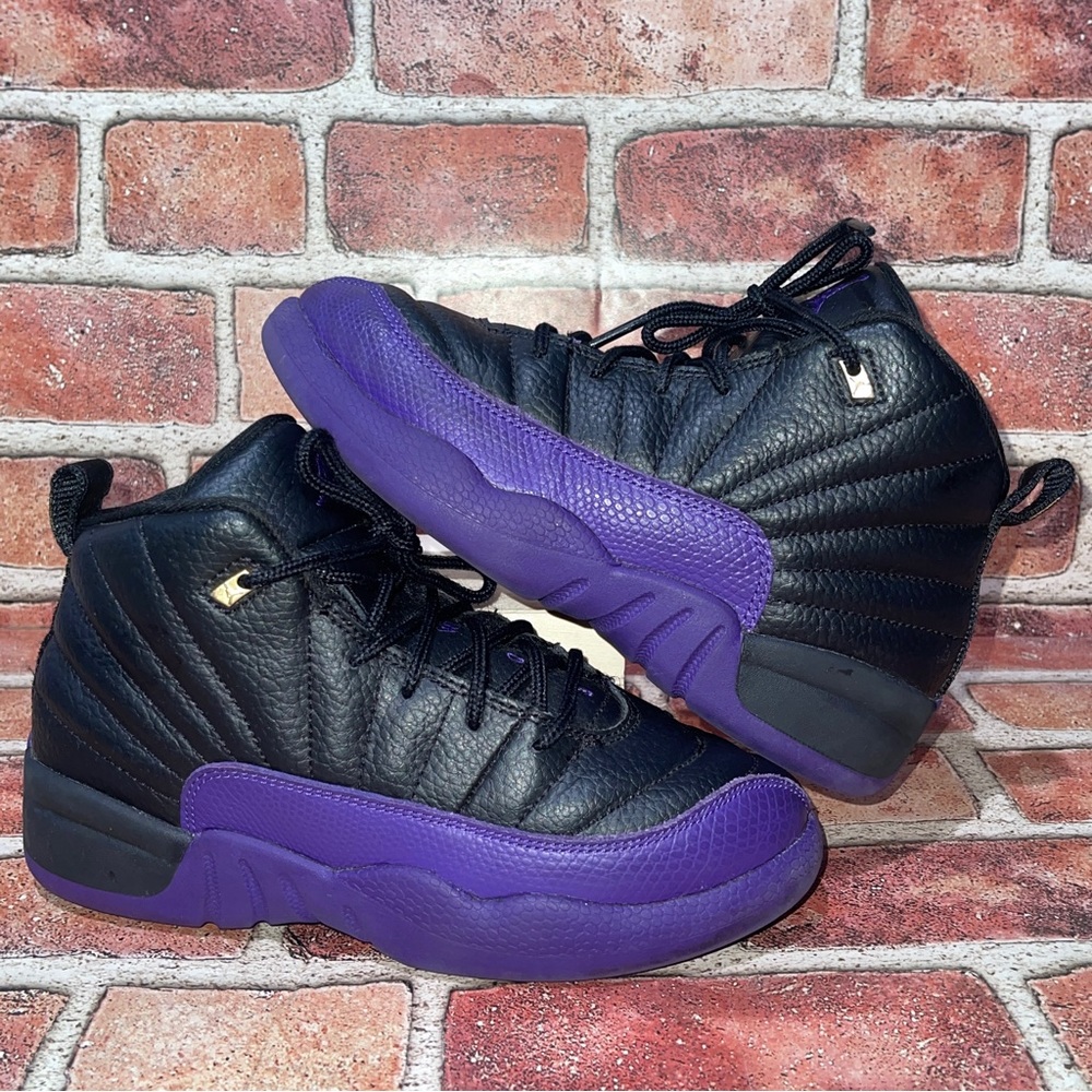 Pre-Owned Nike Air Jordan 12 Retro Black/Field Purple Size 2Y Sneaker 151186-057